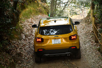 登坂路では、ホイールレベルで1900N・mの駆動力を発生するという、リアモーター／リダクションギアが威力を発揮。その電動4WD機構は、不整地でクルマを振り回して遊ぶというより、悪条件下でも確実に乗員を目的地に送り届けることを重視したものといえるだろう。