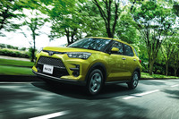 「ダイハツ・ロッキー」の姉妹車として販売される「トヨタ・ライズ」。