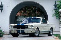 シェルビーが開発を手がけた「フォード・マスタング」の高性能モデル「シェルビーGT350」。SCCA（全米スポーツカー協会）のBプロダクションレースで大活躍した。