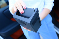 センターコンソールのゴミ箱は取り外し式。オシャレマジメな日本人の心に響きそう！