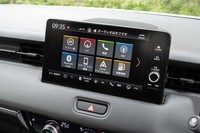 コネクテッド機能を搭載した「HONDA Connectディスプレイ」はオプションにて用意される。スマートフォンを使ったドアのロック／アンロック機能や、ALSOK駆けつけサービスなどが、登録から1年間は無料で利用できる。