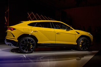 闘牛の世界に関係する車名が与えられるのがランボルギーニの伝統。「ウルス」とは家畜の先祖にあたる、大型の野生牛の名前。スペインの闘牛はウルスに近い外観を持つという。