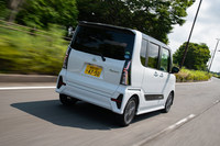 プラットフォームについては、フレーム構造の見直しに加え、足まわりの設計も刷新。運動性能と乗り心地、静粛性の向上に寄与している。