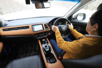 試乗車はまだ開発途中の車両ながら、終始ドライバーに安心感を与えてくれる乗り味が印象的。