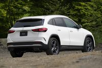 スタイリッシュさも悪路走破性能もアップ　新型「メルセデス・ベンツGLA」登場の画像