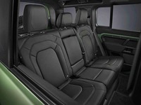 ランドローバー生誕75周年を祝う特別な「ディフェンダー」が登場の画像