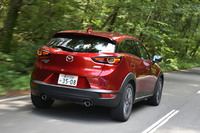 マイナーチェンジに際してサスペンションの仕様も変更。操る楽しさだけでなく、乗り心地の向上も図られた。