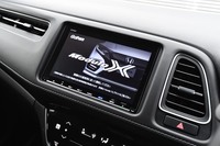 始動時に見られる「ヴェゼル モデューロX」専用のイメージ。オーナーの心をくすぐる演出である。