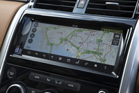 インパネのセンターには、インフォテインメントシステム「InControl Touch Pro」の10インチスクリーンが備わる。