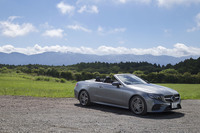 日本には2018年1月に導入された「メルセデス・ベンツEクラス カブリオレ」。今回はトップグレードとなる「E400 4MATICカブリオレ スポーツ」に試乗した。