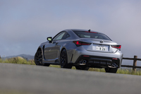 “ファイナルエディション”は「RC F」だけでなく普通の「RC」にも設定されている。こちらは台数の限定はないが、注文が2025年11月までの生産台数に達した時点で販売終了とのこと。善は急げ。