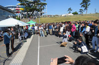 イベントに集まった人の数に仰天。オーテックジャパンの「里帰りミーティング」もそうだけど、こうしたオーナーたちのパワーも、クルマのプライオリティーを下支えしているのだと思う。アメ車乗りとしては本当にうらやましい限りだ。