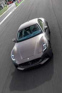 マセラティ・グラントゥーリズモ フォルゴーレ