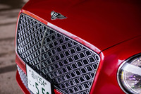 フロントマスクでは、新生マリナーを象徴するためにデザインされた「ダブルダイヤモンドグリル」が目を引く。これは内装に用いられるベントレー特有のキルティングパターン「ダブル・イン・ダイヤモンド」をモチーフにしており、熟練した職人によってつくられているという。