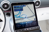 ナビゲーションの自車アイコンもボンネットとソフトトップが黒で描かれている。