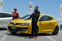 フロントマスクを一新した「メガーヌR.S.」発売