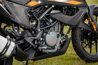 エンジンは248.8ccの排気量から30PSの最高出力を発生。高回転域でのはじけるようなパワーの出方が魅力だ。