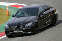 新たに9段ATが採用された「AMG C63 S」。シフトダウン時にエンジン回転を自動で合わせるブリッピング機能も備わる。