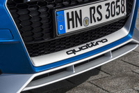 フロントグリルにはハニカムを採用。下端にquattroのロゴを配置する。