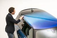 「ソール・ブルー」「パーリー・アクア」「ジェット・ブラック」の3色で構成される、ユニークな「マルチトーンルーフ」。