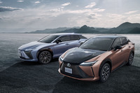 「レクサスRZ」にシングルモーターのFWDモデル「RZ300e」登場　一充電走行距離は599km