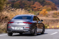 WLTCモードの燃費値は18.4km/リッター。燃料タンク容量はガソリンエンジンの「CLA250 4MATIC」が51リッターであるのに対してディーゼルエンジンの「CLA200d」は43リッターとなっている。