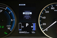 走行モードは全4種類。標準モードの「ノーマル」に加え、オフロードモードの「スノー」「グラベル」、ドライ路面に特化したスポーツモードの「ターマック」が用意される。