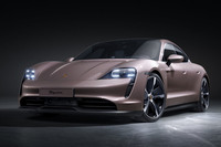 BEVのスポーツセダンとして成功をおさめている「ポルシェ・タイカン」。高級セダンがBEV化に活路を見いだすとなると、こうしたスポーツモデルも増えてくるに違いない。