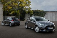 マツダが2022年春から欧州で販売している「マツダ2ハイブリッド」。ご覧のとおり、「トヨタ・ヤリス」のOEM車である。