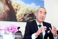 今回、話を伺った中村善和氏。「ジャガー・ランドローバー・アプルーブド足立」で中古車部次長を務めている。