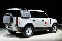 2019年のフランクフルトショーに展示されていた、国際赤十字・赤新月社連盟仕様の新型「ディフェンダー」。従来型と同じく、新型も世界中で活躍することとなるか？