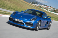 アルガルヴェ国際サーキットを行く。2008年にオープンした新しいコースで、高低差が大きいことで知られる。“F1バージョン”と呼ばれる最長のレイアウトで全長は4684m。メインストレートの長さは969m。