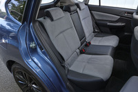 リアシートは6：4の分割可倒式。