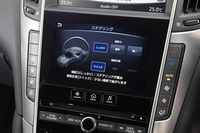 「パーソナル」モードの設定は、インパネ下段のタッチスクリーンで行う。
    