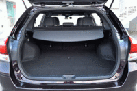 ラゲッジスペースの容量は407～827リッター（クリックすると後席の背もたれが倒れる様子が見られます）。