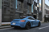 4灯式のライトを組み込んだリアランプが、個性を主張する。