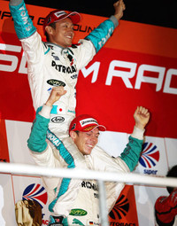 GT500クラス、シリーズ・チャンピオン獲得を喜ぶNo.36 PETRONAS TOM'S SC430の脇阪寿一（写真上）とA・ロッテラー。