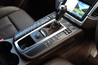 トランスミッションはデュアルクラッチ式ATの7段PDKのみの設定で、MTは用意されていない。
    