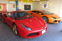 A氏の本丸ガレージにて。「488GTB」と「ランボルギーニ・アヴェンタドール」が格納されている。