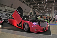 このショーにおけるひとつのお約束（？）という感のある、無謀なほどにストレッチしたリムジン。ベースは「クライスラー300C」。