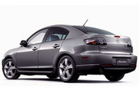 
	【写真上】新任の井巻久一社長は「アクセラは、単なる“新型”ではなく“新種”として新しい基準をうみだしたモデル。次世代コンパクトカーとして、世界のトップを目指している」と語った。
	【写真上下】4ドアセダン「アクセラ」
	 