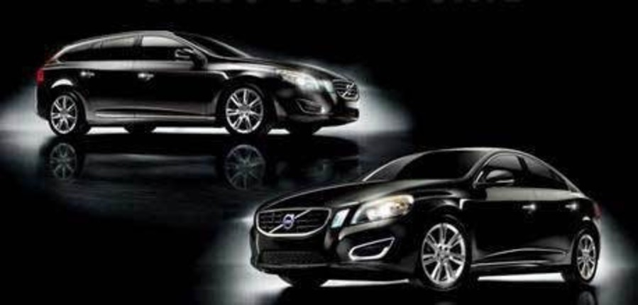 「S60 Sports」（右下）と「V60 Sports」（左上）