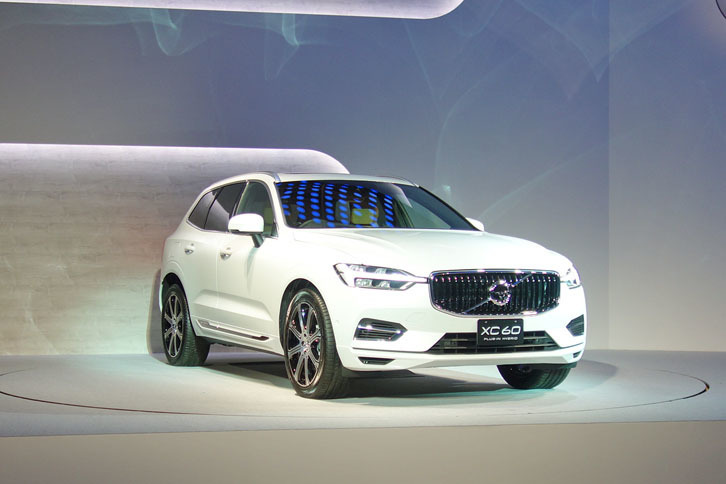 「ボルボXC60 T8 Twin Engine AWDインスクリプション」