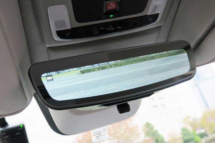 ホンダ・ステップワゴンe：HEVエアー ホンダアクセス用品装着車（アドバンスドルームミラー）