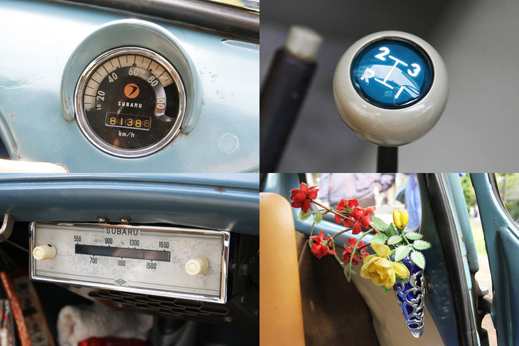 左上から時計回りに。スピードメーターは指針式ではなく、目盛りの円弧に沿ってバーが出てくる（この方式は1960年7月まで）。ギアボックスは3段ノンシンクロで、シフトパターンは一般的な縦Hではなく横H式だった。1960年2月に縦H式に変更され、2、3速にシンクロが付いた。Bピラーの内側に付けられた、いかにも昭和30年代のアイテムである花瓶と造花。真空管式のAMラジオ。“SUBARU”と入っているので、純正オプション品だろうか。