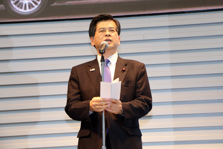 最後は石井啓一国土交通大臣が登壇。「タクシーはドア・ツー・ドアの唯一の公共交通」と述べ、日本のタクシーの発展に期待を寄せた。