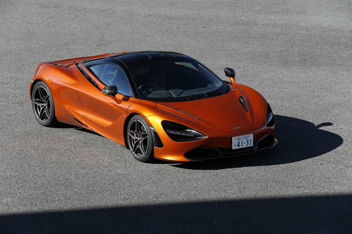 「マクラーレン720S」は、ベースモデルに加えて、装備の異なる「720Sラグジュアリー」と「720Sパフォーマンス」がラインナップされる。