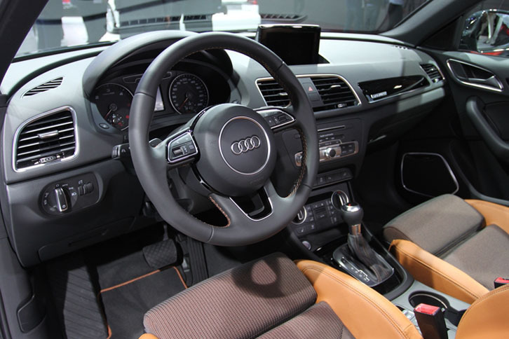 アウディQ3（インテリア）