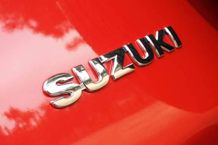 スズキ・ジムニー ノマド（「SUZUKI」バッジ）