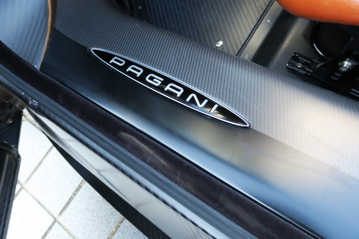 パガーニ・ウアイラ ロードスターBC（サイドシル）